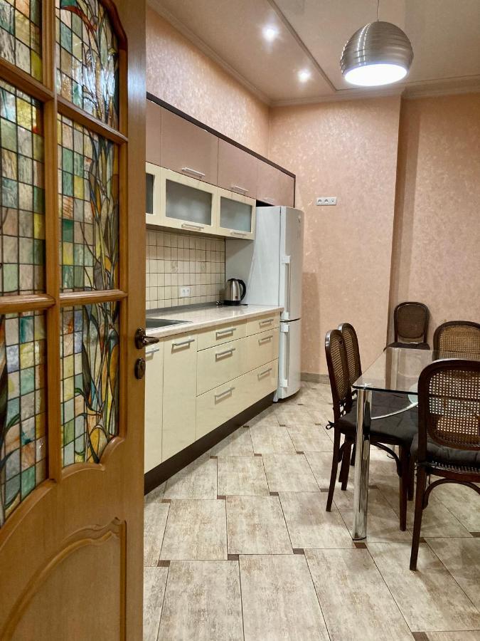 Large Apartment In The City Center Mukatjevo Eksteriør billede