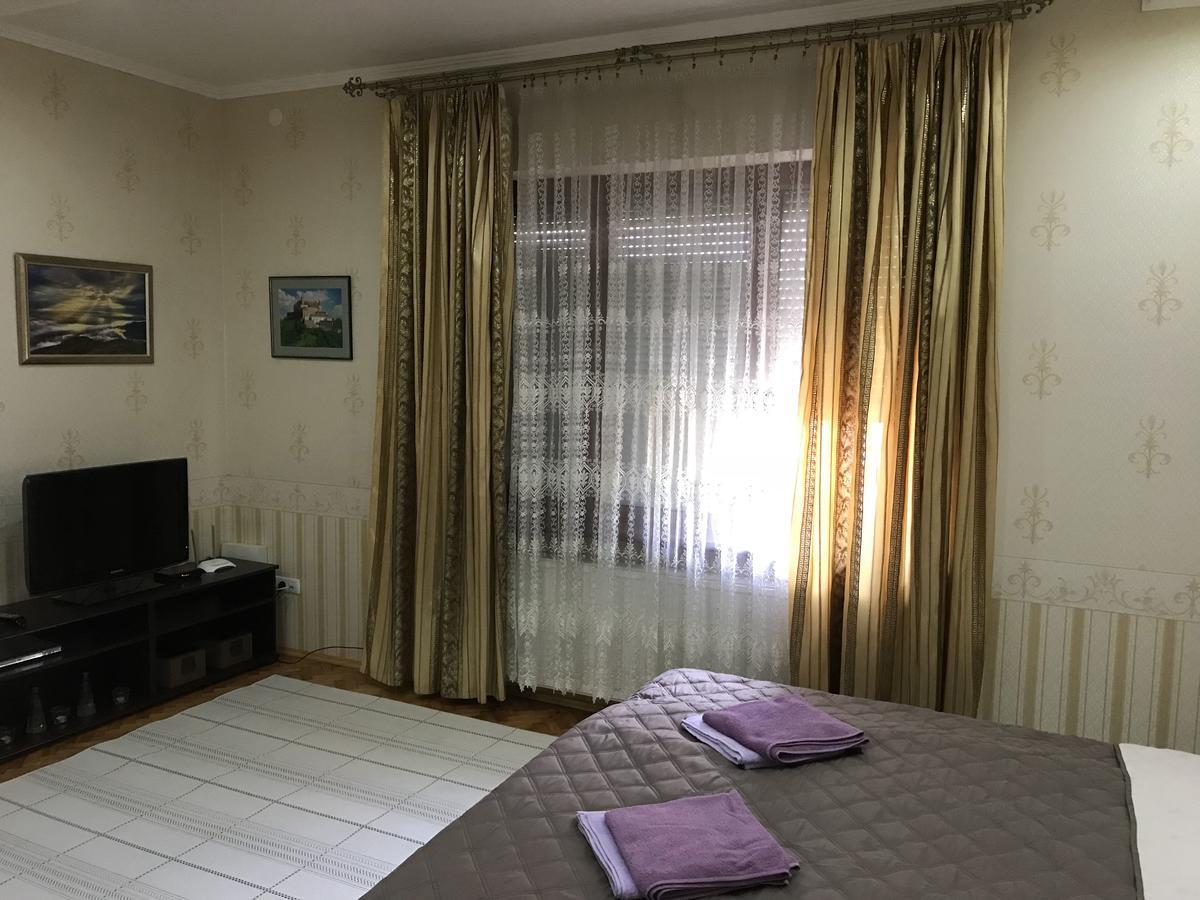 Large Apartment In The City Center Mukatjevo Eksteriør billede