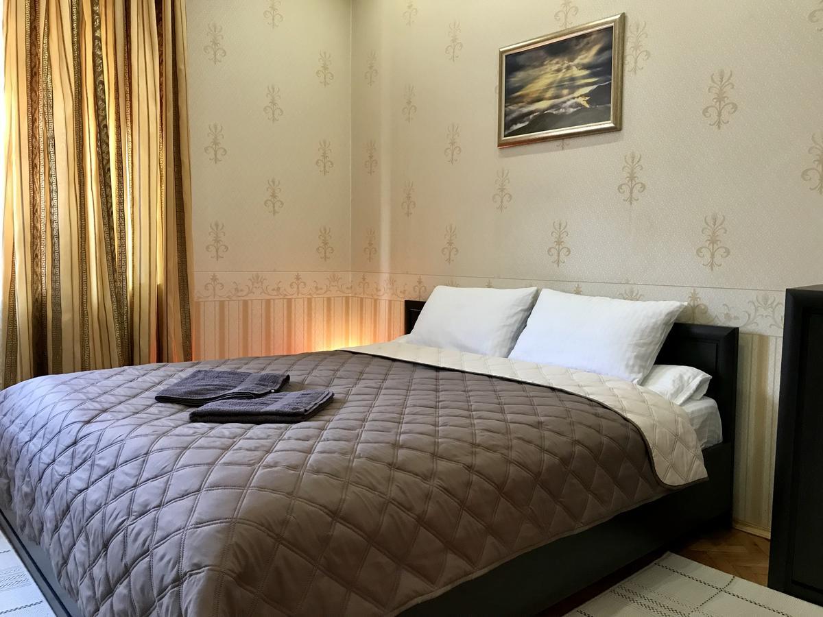 Large Apartment In The City Center Mukatjevo Eksteriør billede