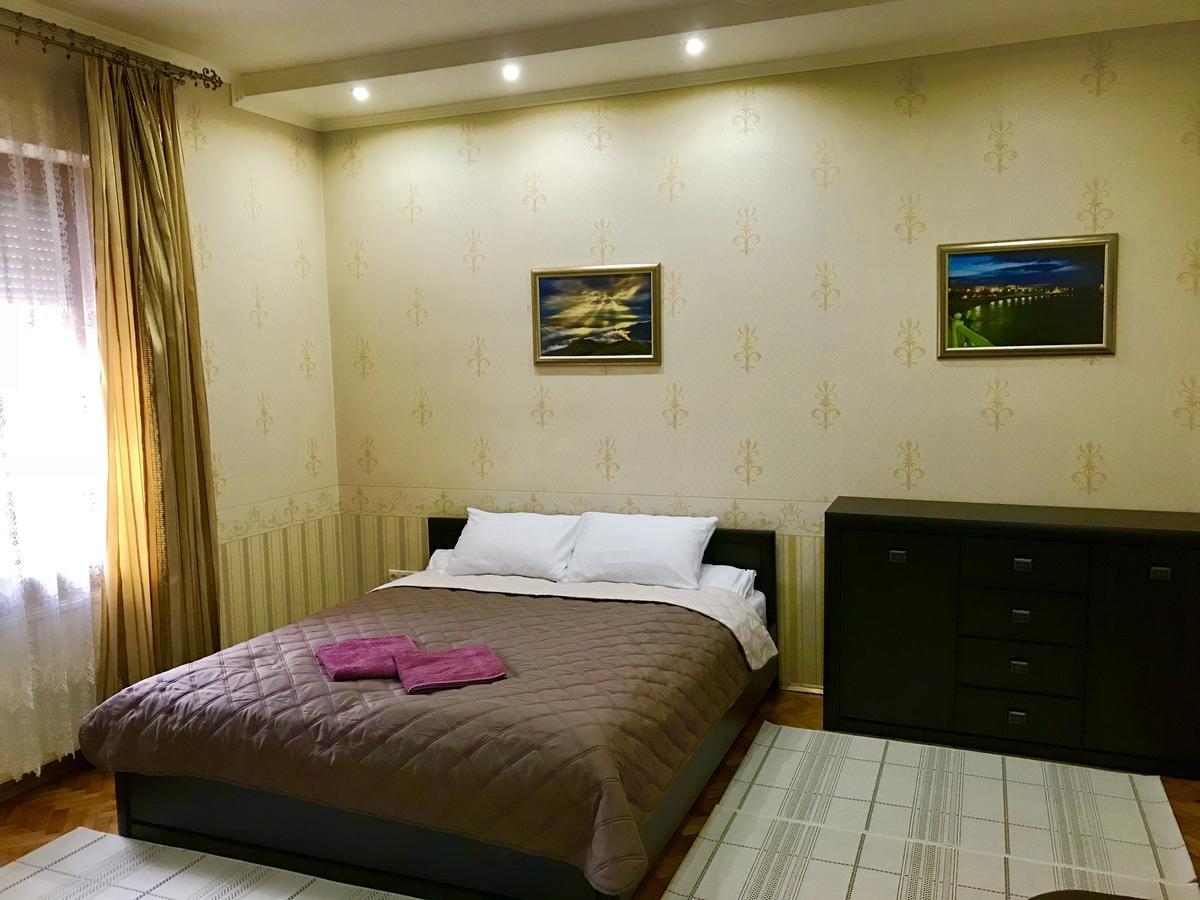 Large Apartment In The City Center Mukatjevo Eksteriør billede